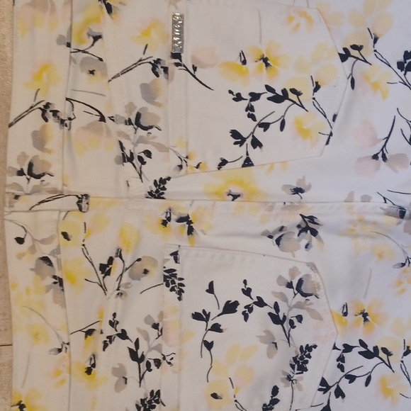 White House Black Market Stylish White Floral Print Slim Jeans - Picture 10 of 11